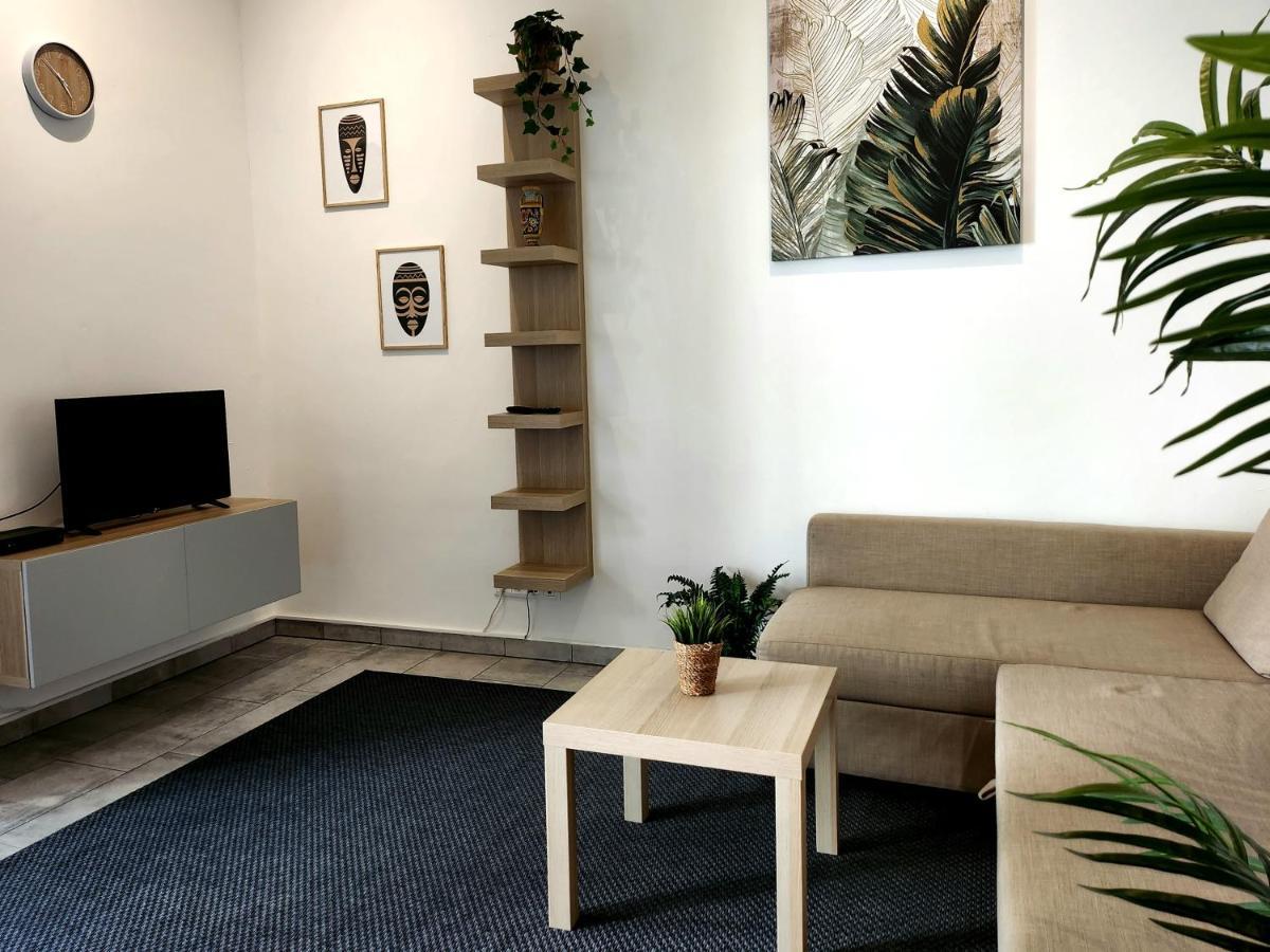 Apartment S18 